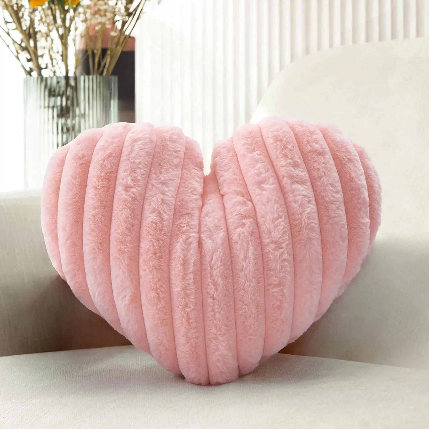 Heart Throw Pillows, Heart Shaped Soft Fluffy Faux Fur Cute Pillows for Women Valentine Anniversary Couch Bed Bedroom Room Home Decor Aesthetic