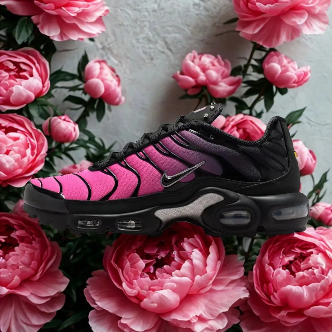 Nike Air Max Plus Black Metallic Silver Peony